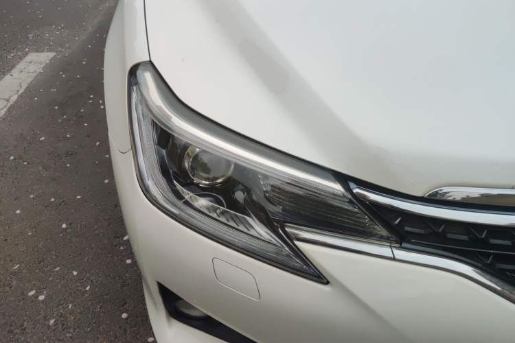 Used Toyota Reiz 2013 2.5V Shangrui Edition Right Front Headlight