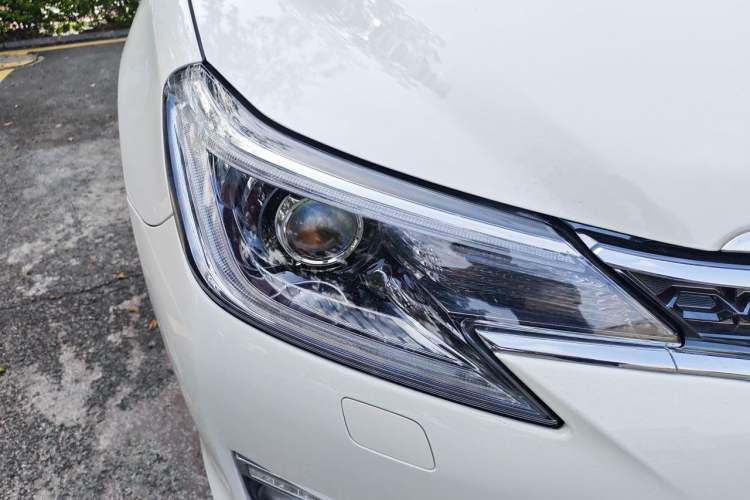Used Toyota Reiz 2013 2.5V Shangrui Navigation Edition Right Front Headlight