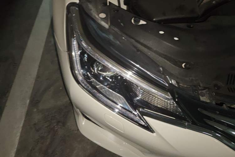 Used Toyota Reiz 2013 2.5S Elite Edition Right Front Headlight