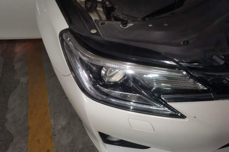 Used Toyota Reiz 2013 2.5S Elite Edition Right Front Headlight