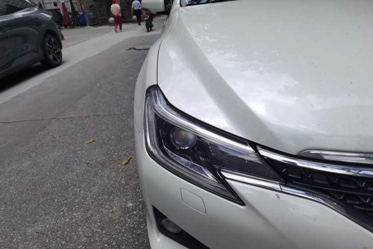 Used Toyota Reiz 2013 2.5S Elite Edition Right Front Headlight