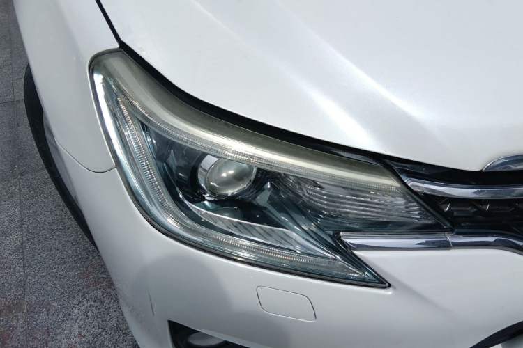 Used Toyota Reiz 2013 2.5V Elite Edition Right Front Headlight