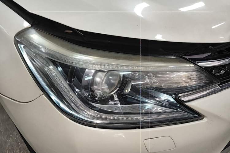 Used Toyota Reiz 2013 2.5V Shangrui Edition Right Front Headlight