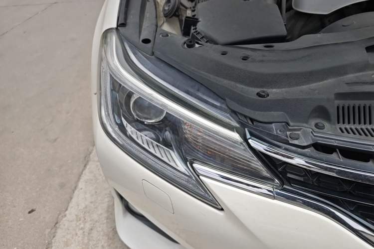 Used Toyota Reiz 2013 2.5V Elite Edition Right Front Headlight