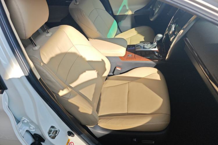Used Toyota Reiz 2013 2.5V Elite Edition Right Front Seat