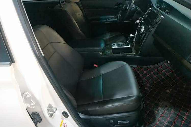 Used Toyota Reiz 2013 2.5V Elite Edition Right Front Seat