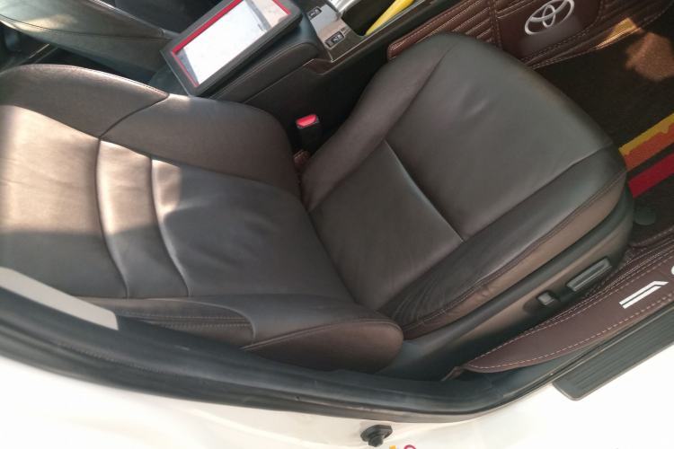 Used Toyota Reiz 2013 2.5V Elite Edition Right Front Seat
