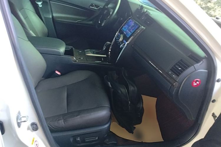Used Toyota Reiz 2013 2.5V Elite Edition Right Front Seat