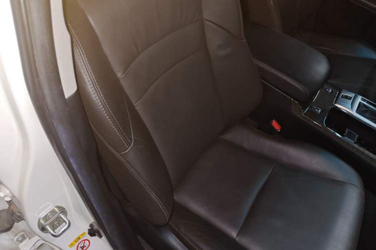 Used Toyota Reiz 2013 2.5V Elite Edition Right Front Seat