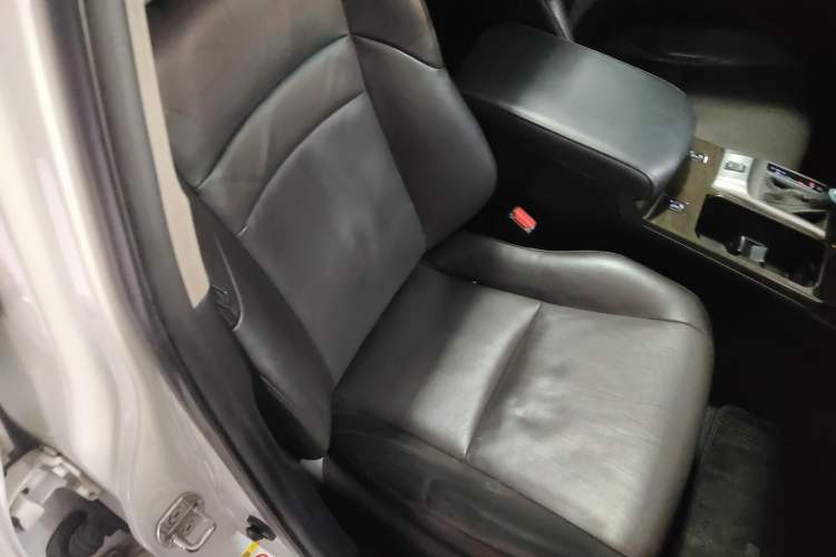Used Toyota Reiz 2013 2.5V Elite Edition Right Front Seat