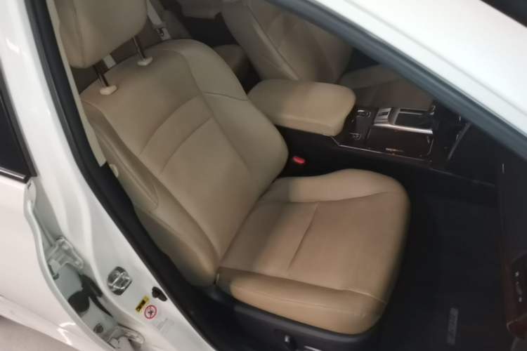 Used Toyota Reiz 2013 2.5V Elite Edition Right Front Seat