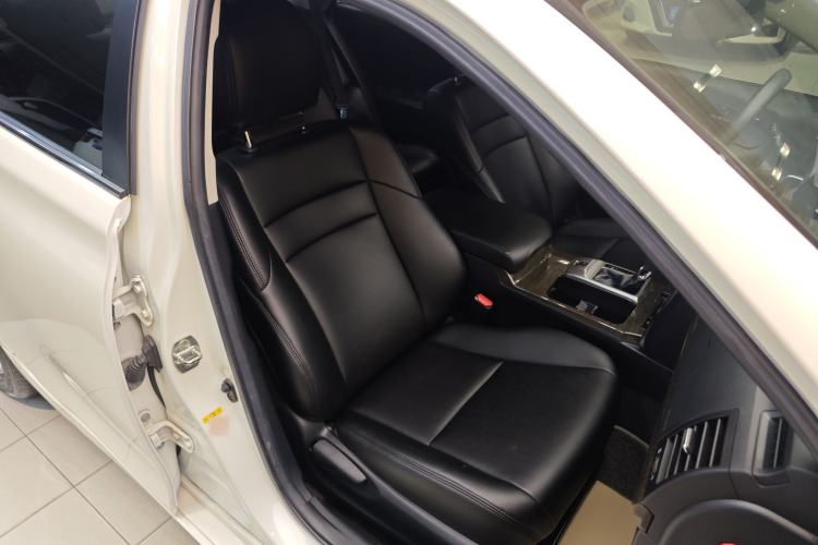 Used Toyota Reiz 2013 2.5S Elite Edition Right Front Seat