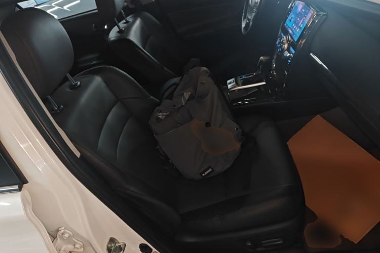 Used Toyota Reiz 2013 2.5V Elite Edition Right Front Seat
