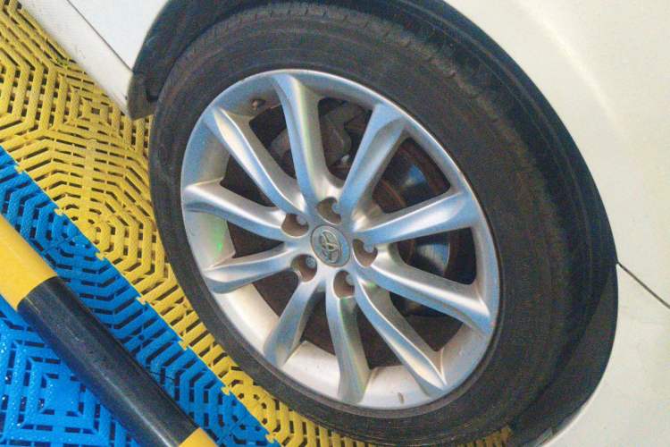Used Toyota Reiz 2013 2.5S Elite Edition Right Front Wheel Hub