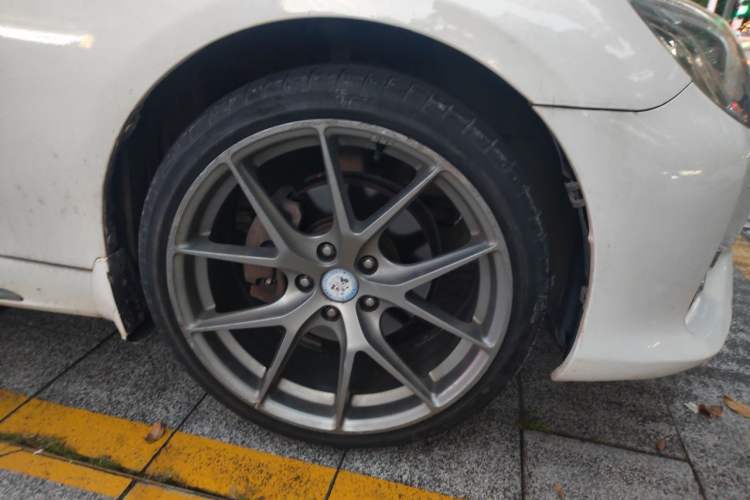 Used Toyota Reiz 2013 2.5V Elite Edition Right Front Wheel Hub