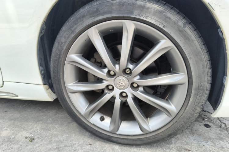 Used Toyota Reiz 2013 2.5V Luxury Navigation Edition Right Front Wheel Hub