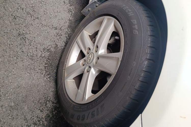 Used Toyota Reiz 2013 2.5S Elite Edition Right Front Wheel Hub