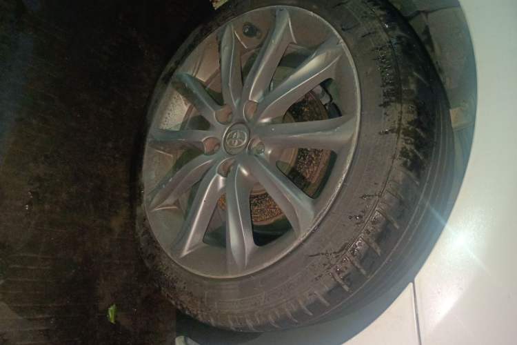 Used Toyota Reiz 2013 2.5V Shangrui Edition Right Front Wheel Hub