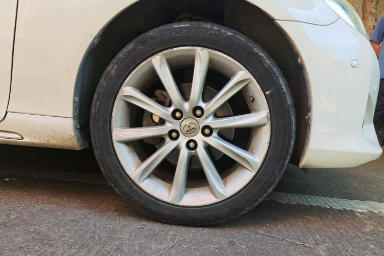 Used Toyota Reiz 2013 2.5V Luxury Navigation Edition Right Front Wheel Hub