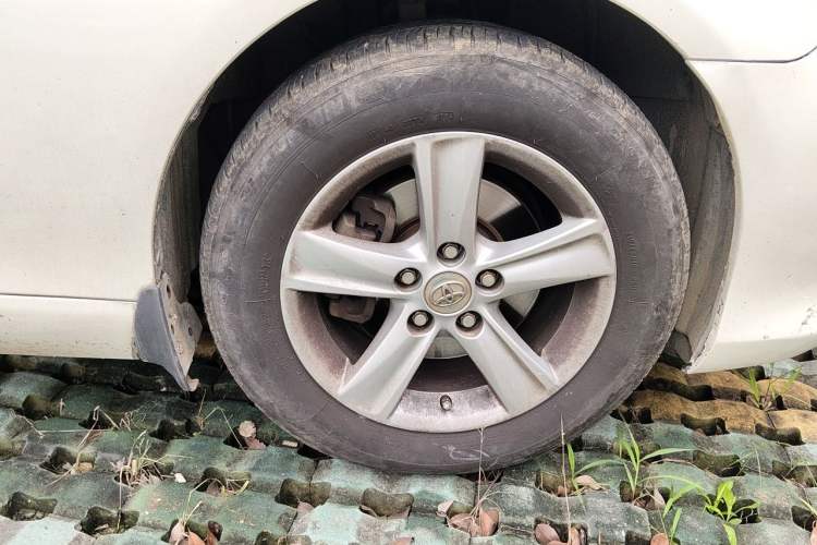 Used Toyota Reiz 2013 2.5V Elite Edition Right Front Wheel Hub