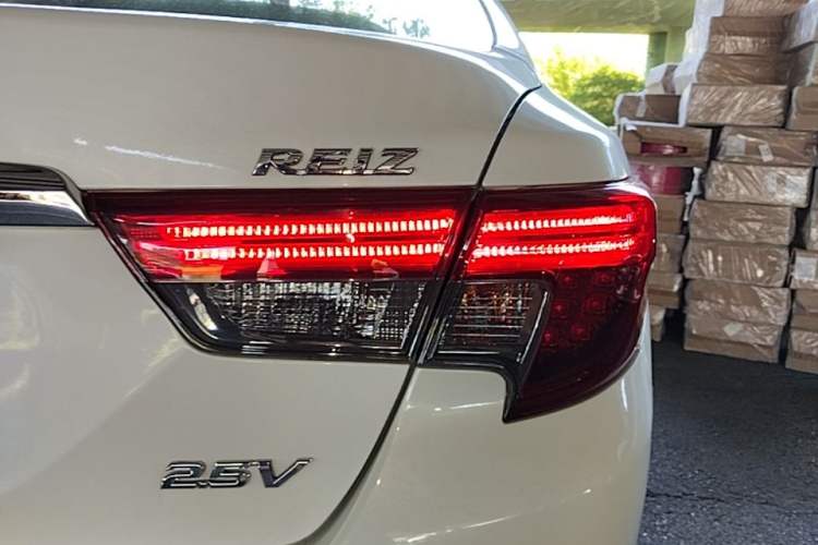 Used Toyota Reiz 2013 2.5V Elite Edition Right Rear Taillight