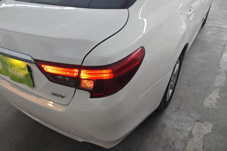 Used Toyota Reiz 2013 2.5V Elite Edition Right Rear Taillight