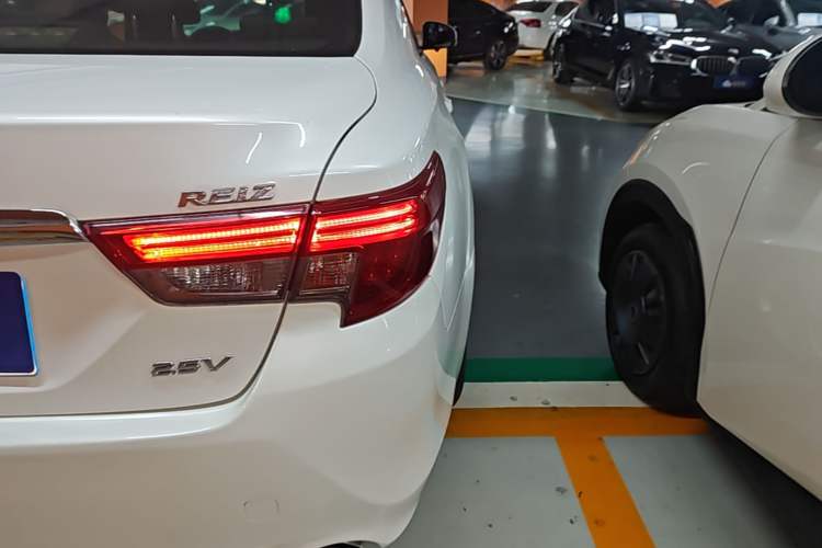 Used Toyota Reiz 2013 2.5V Elite Edition Right Rear Taillight