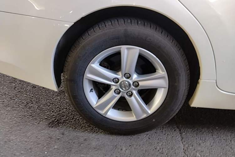 Used Toyota Reiz 2013 2.5V Elite Edition Right Rear Wheel Hub