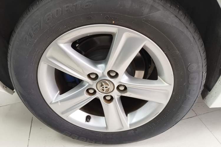 Used Toyota Reiz 2013 2.5S Elite Edition Right Rear Wheel Hub