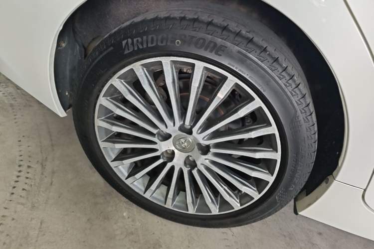 Used Toyota Reiz 2013 2.5S Elite Edition Right Rear Wheel Hub