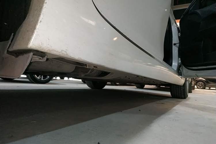 Used Toyota Reiz 2013 2.5V Elite Edition Right Side Sill