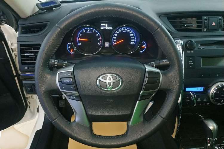 Used Toyota Reiz 2013 2.5V Elite Edition Steering Wheel
