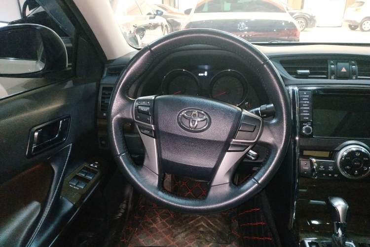 Used Toyota Reiz 2013 2.5V Elite Edition Steering Wheel