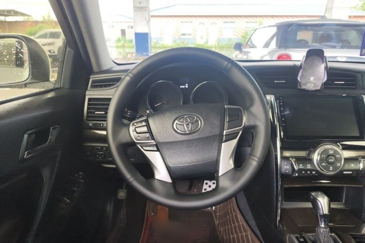 Used Toyota Reiz 2013 2.5V Elite Edition Steering Wheel