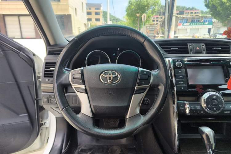 Used Toyota Reiz 2013 2.5V Luxury Navigation Edition Steering Wheel