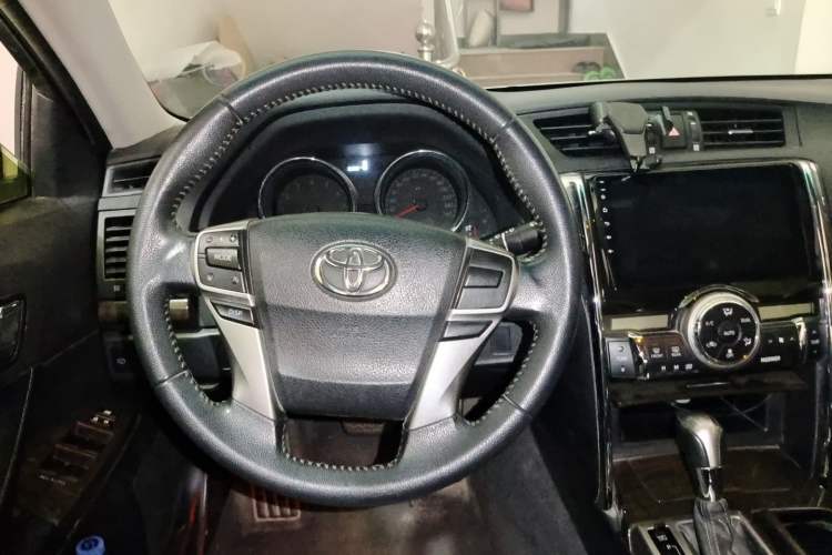 Used Toyota Reiz 2013 2.5V Elite Edition Steering Wheel