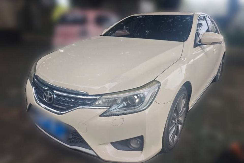 Toyota Reiz 2013