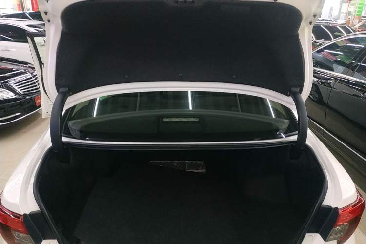 Used Toyota Reiz 2013 2.5V Elite Edition Trunk