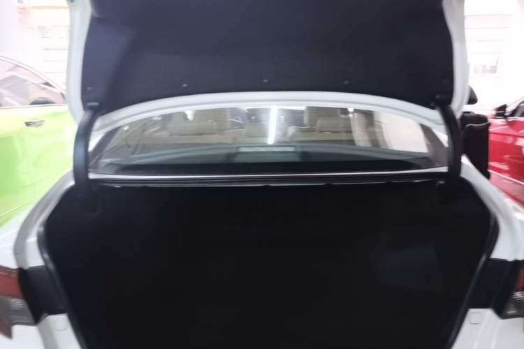 Used Toyota Reiz 2013 2.5V Elite Edition Trunk