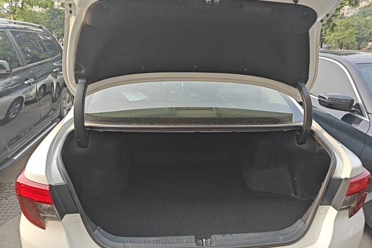Used Toyota Reiz 2013 2.5V Elite Edition Trunk