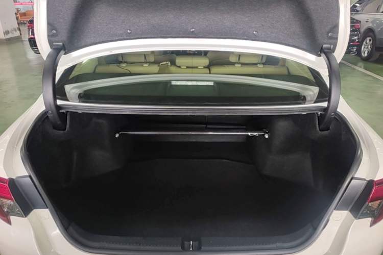 Used Toyota Reiz 2013 2.5V Shangrui Edition Trunk