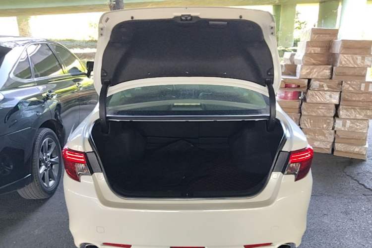 Used Toyota Reiz 2013 2.5V Elite Edition Trunk