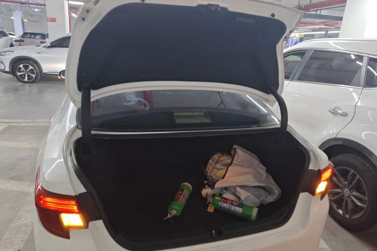 Used Toyota Reiz 2013 2.5V Elite Edition Trunk