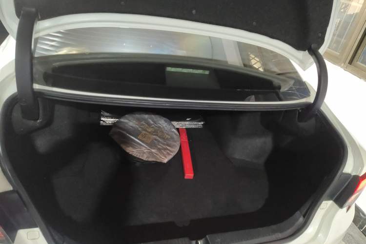 Used Toyota Reiz 2013 2.5V Elite Edition Trunk