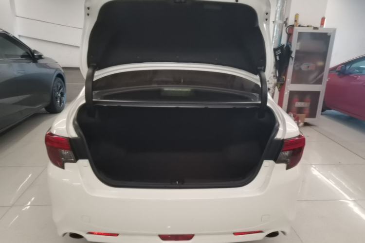 Used Toyota Reiz 2013 2.5V Elite Edition Trunk