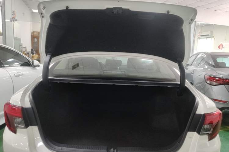 Used Toyota Reiz 2013 2.5V Elite Edition Trunk