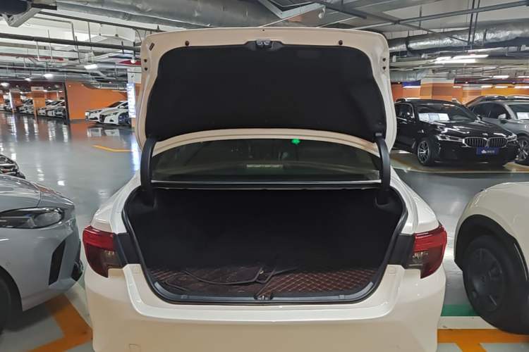 Used Toyota Reiz 2013 2.5V Elite Edition Trunk