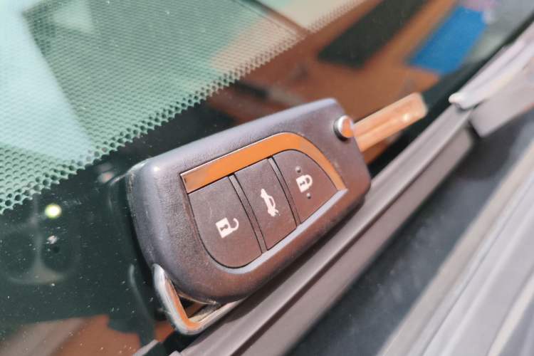 Used Toyota Reiz 2013 2.5V Elite Edition Vehicle Key