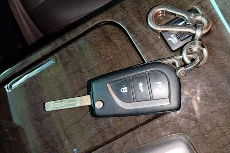 Used Toyota Reiz 2013 2.5V Elite Edition Vehicle Key