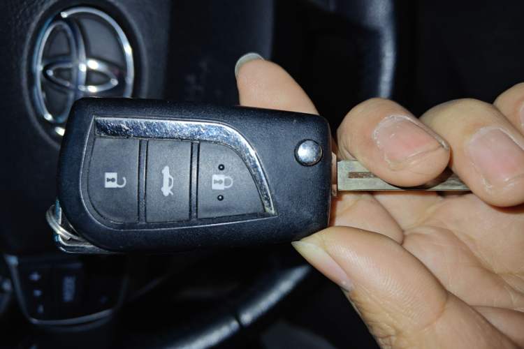 Used Toyota Reiz 2013 2.5V Elite Edition Vehicle Key